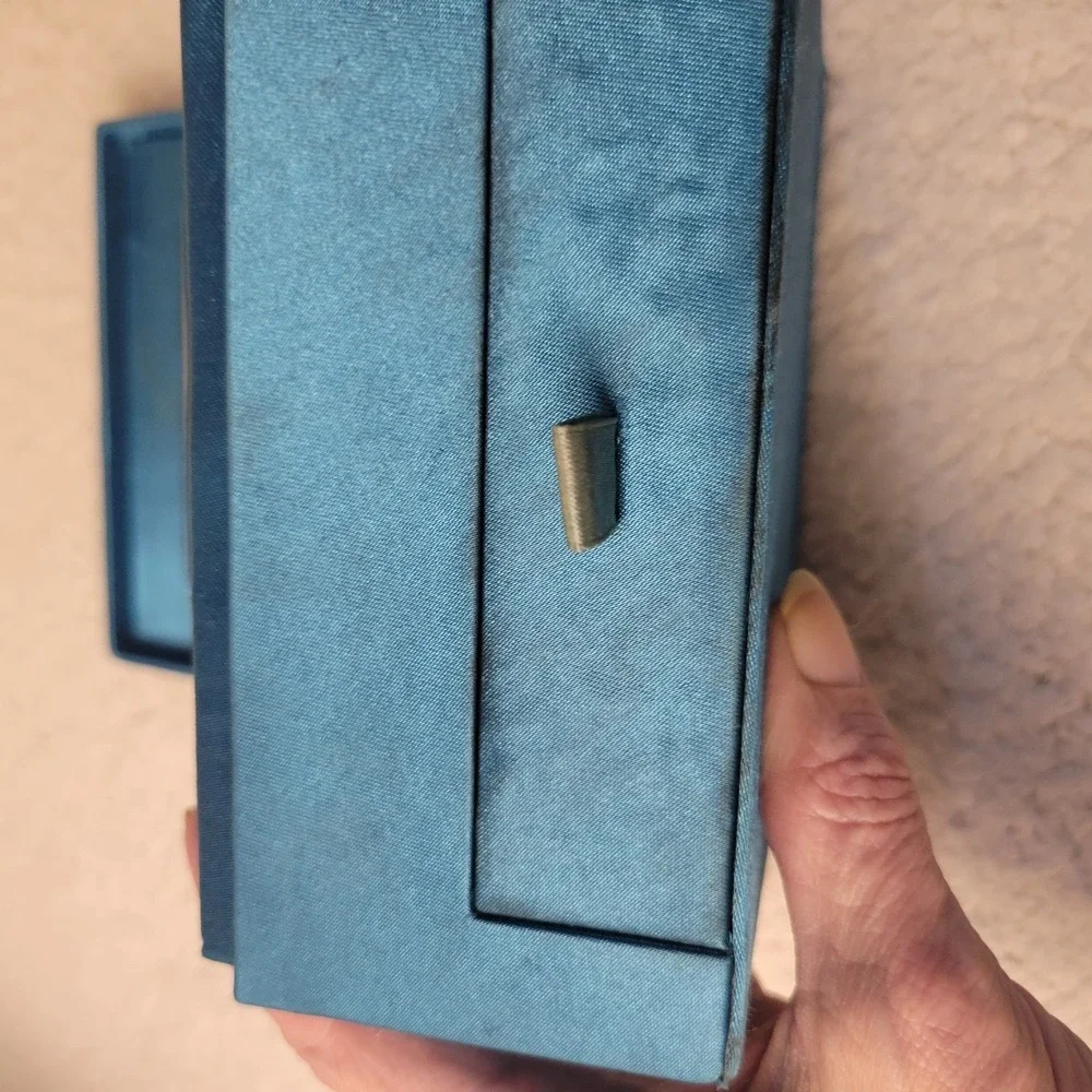 N/A teal blue